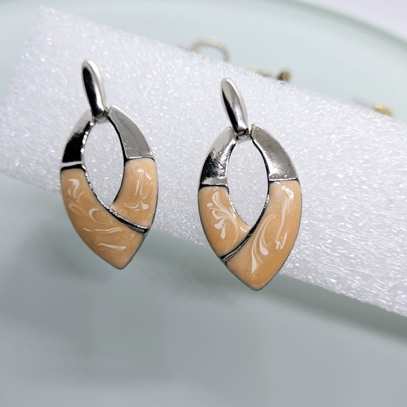 Vintage Silver Tone Orange ? Cream Color Enamel Earrings - Picture 14 of 16